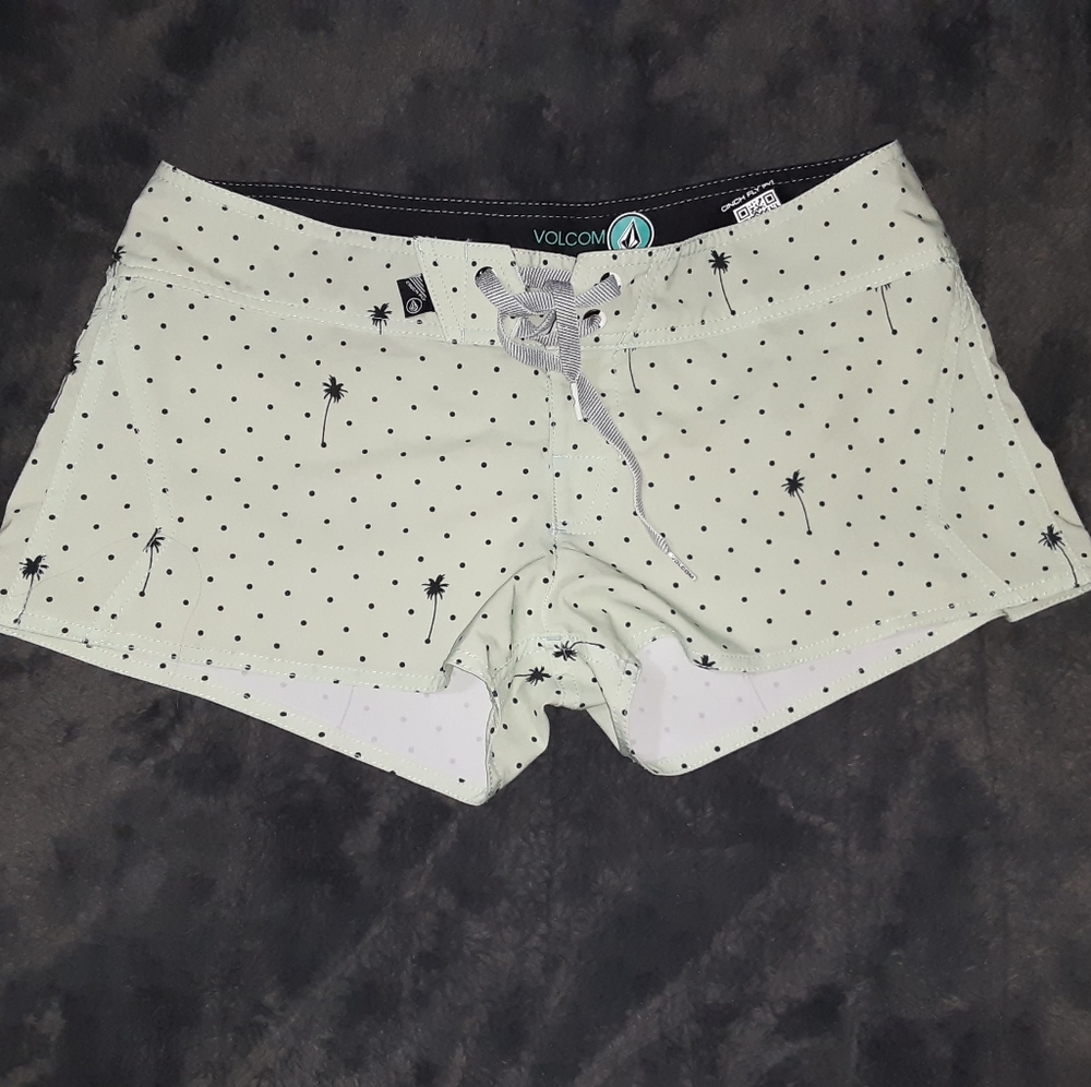 EUC! Volcom boardshorts